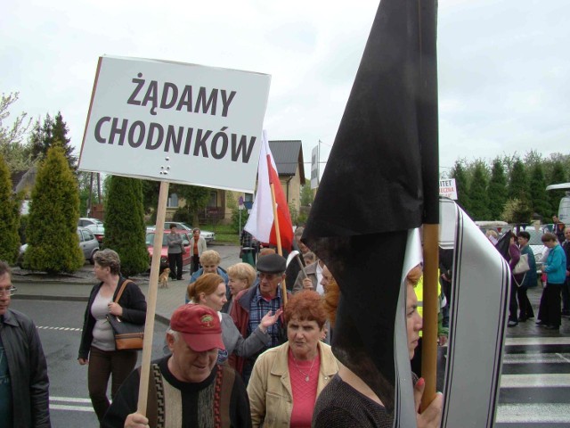Blokada drogi w Jaśkowicach koło Brzeźnicy.