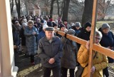 Tak jest na wielkopostnych drogach krzyżowych na Kalwarii Pakoskiej. Zobaczcie zdjęcia