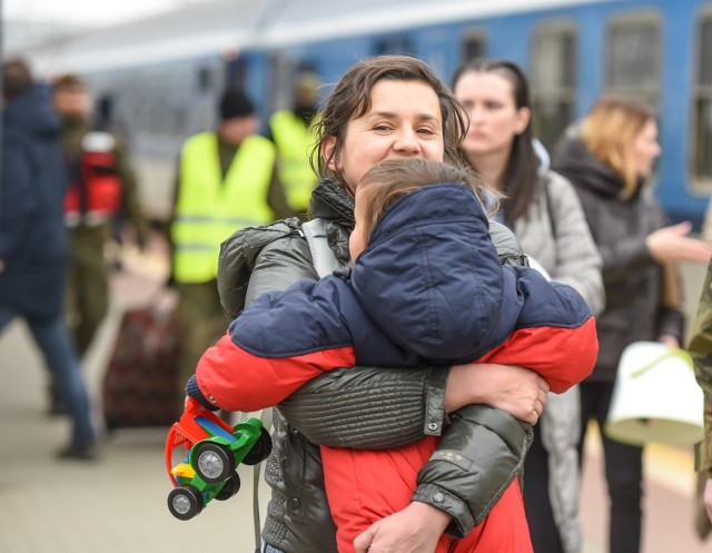 PCK zbiera pieniądze na długofalową pomoc kobietom i dzieciom z Ukrainy