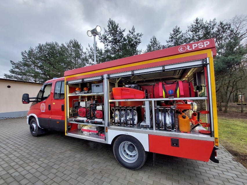 Strażacy mają nowy wóz bojowy za blisko pół miliona złotych! [FOTO]