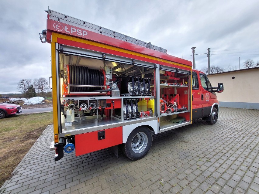 Strażacy mają nowy wóz bojowy za blisko pół miliona złotych! [FOTO]