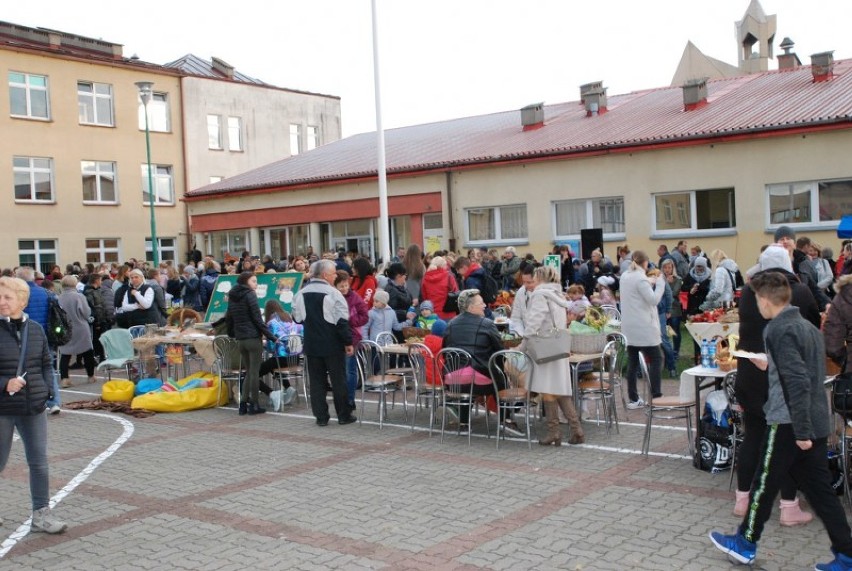 Konin. Piknik Konińskiego Pyrka odbył się tradycyjnie, na boisku przy Szkole Podstawowej nr 9 w Koninie [ZDJĘCIA]