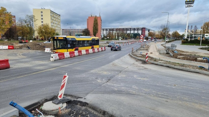 Ważna inwestycja drogowa w Kielcach nie skończy się w tym roku. Wykonawca chce też więcej pieniędzy. Zobacz zdjęcia
