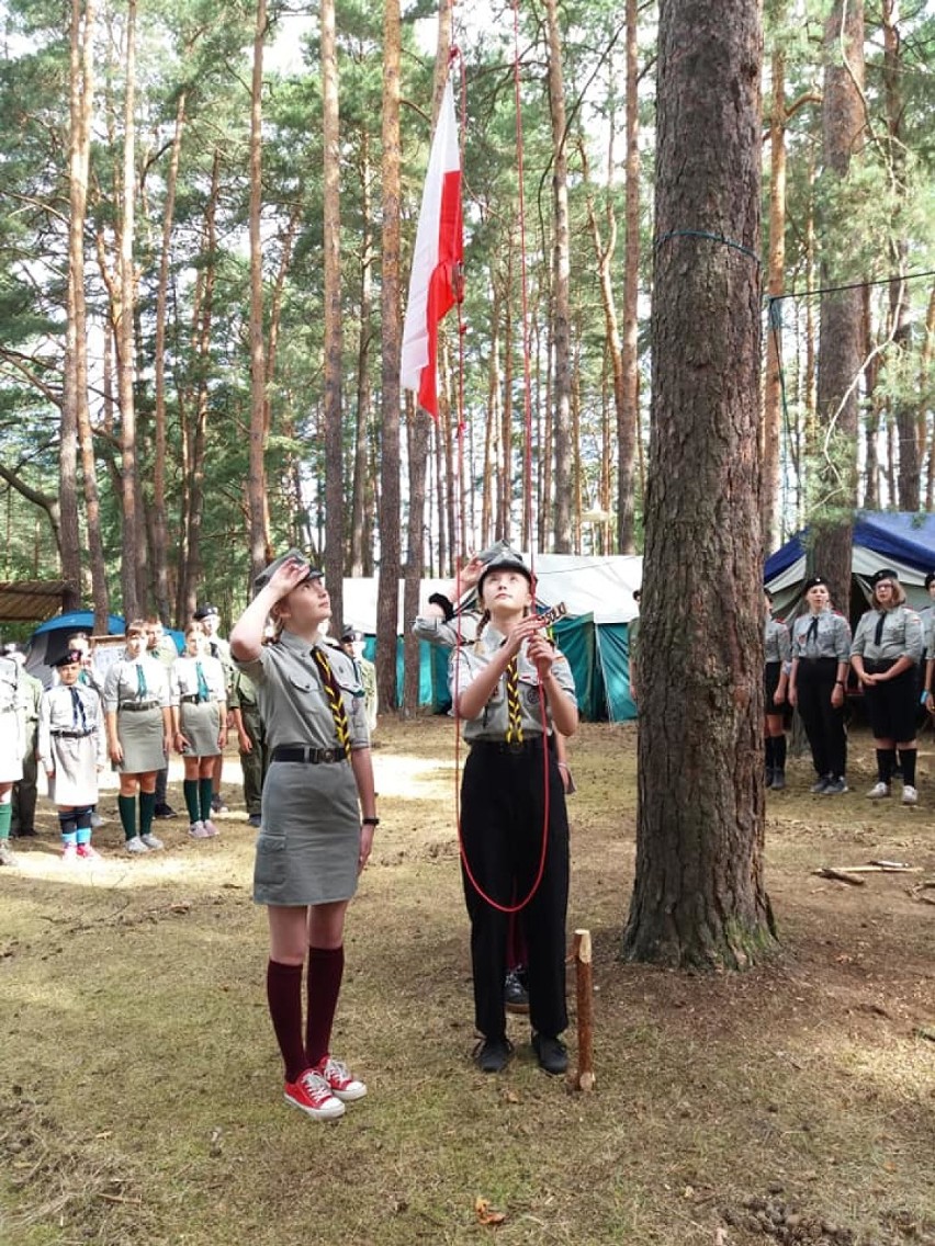 Tak harcerze z Sieradza wypoczywają w Załęczu Wielkim