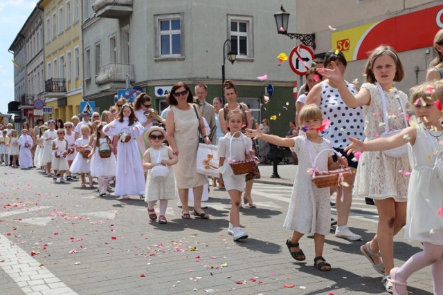 Boże Ciało w Śremie. Procesja wiernych ze śremskiej Fary