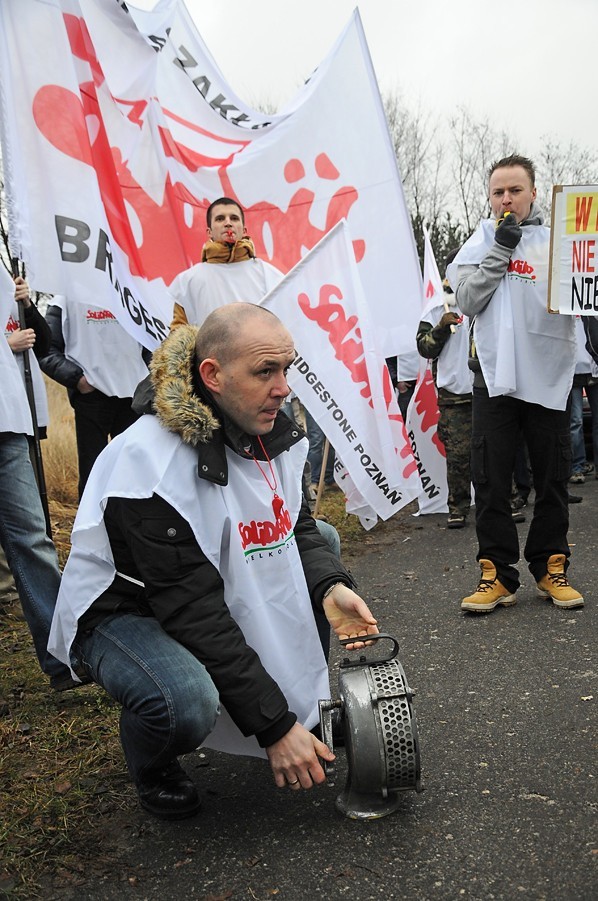 Związkowcy pikietowali poznański Bridgestone [ZDJĘCIA, WIDEO]