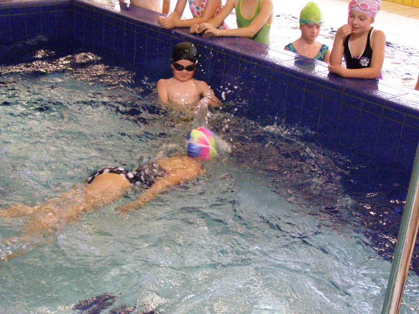 Mistrzostwa Dąbrowy Tarnowskiej w pływaniu [ZDJĘCIA]
