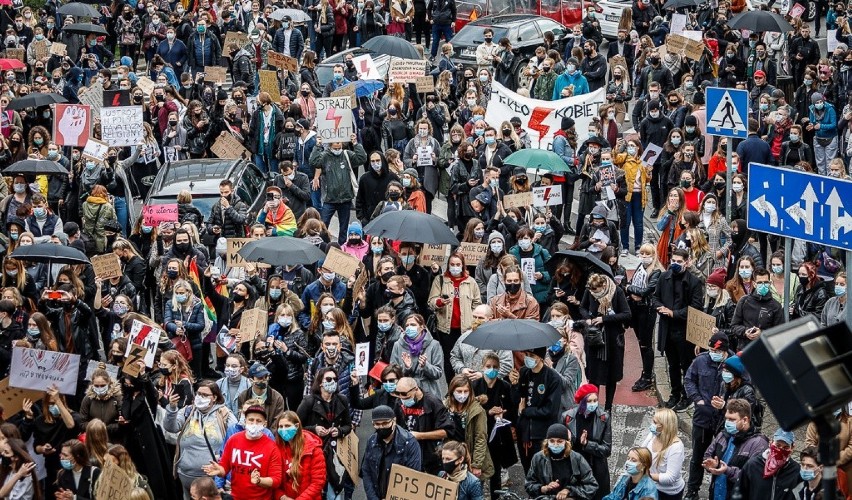 Wielka demonstracja w Gdańsku 24.10.2020! Zablokowane skrzyżowania! Protest kilku tysięcy osób po orzeczeniu Trybunału Konstytucyjnego