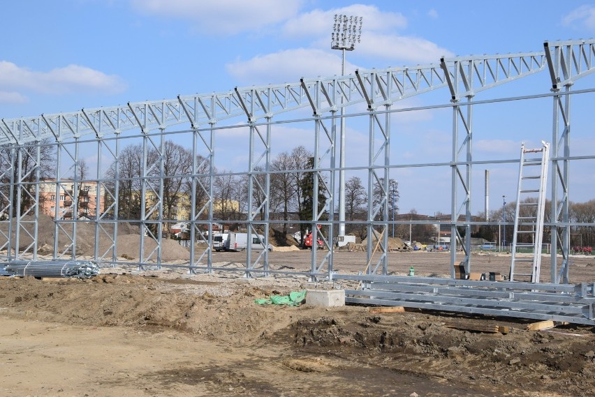 Na stadionie przy Limanowskiego zamontowano już pierwsze...