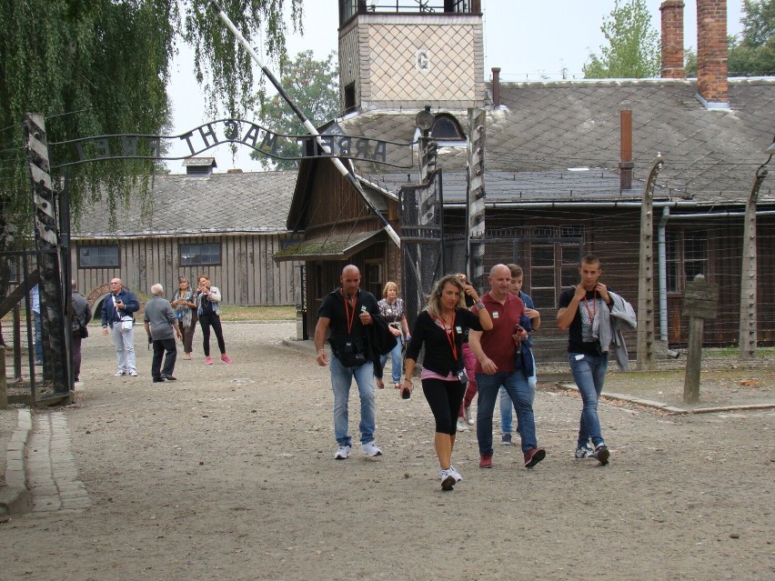 Obecne główne wejście do Państwowego Muzeum Auschwitz -...