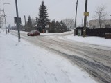 Uwaga kierowcy! Intensywne opady śniegu w całym regionie radomskim. Drogi białe i śliskie!