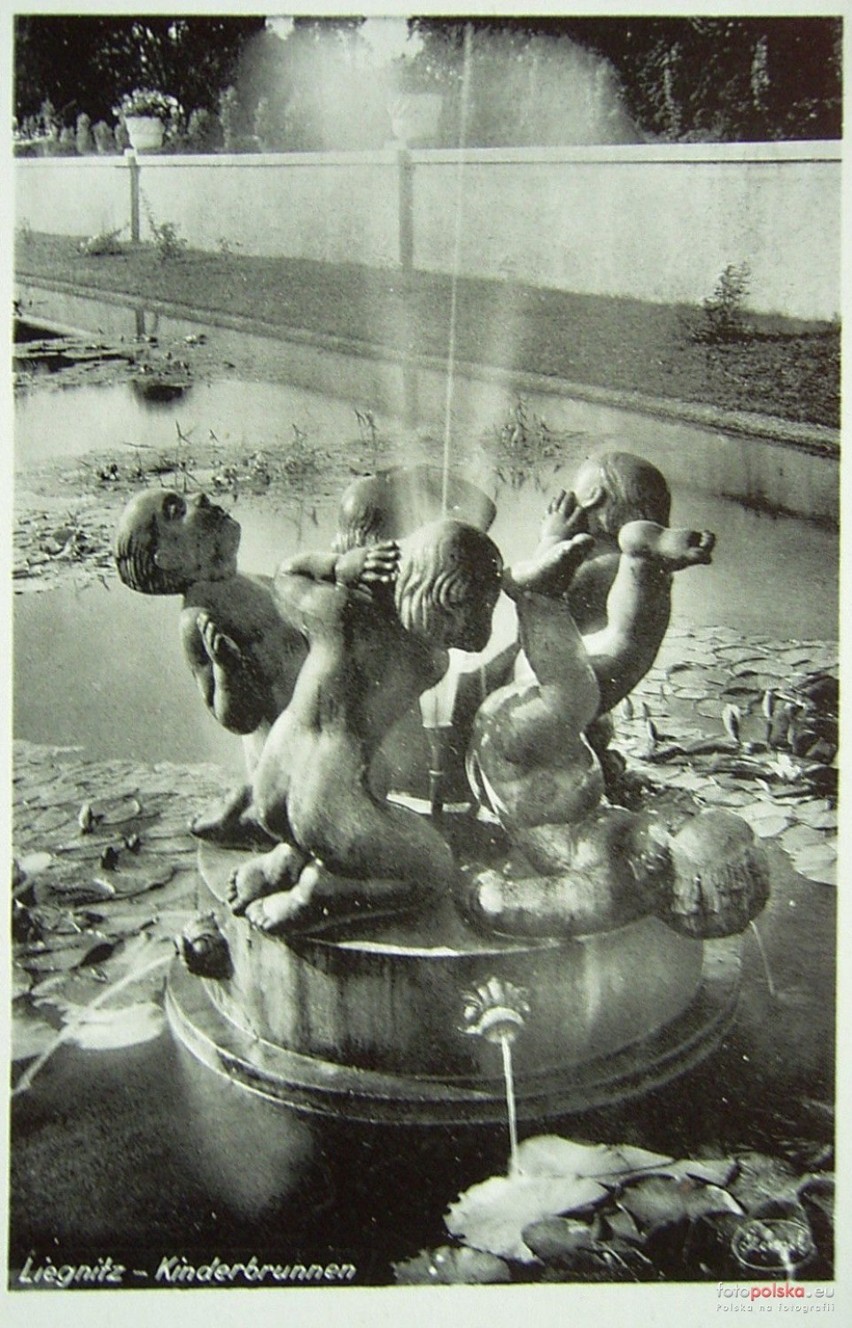 Nieistniejąca dziś fontanna nazywana Kinderbrunnen lub...