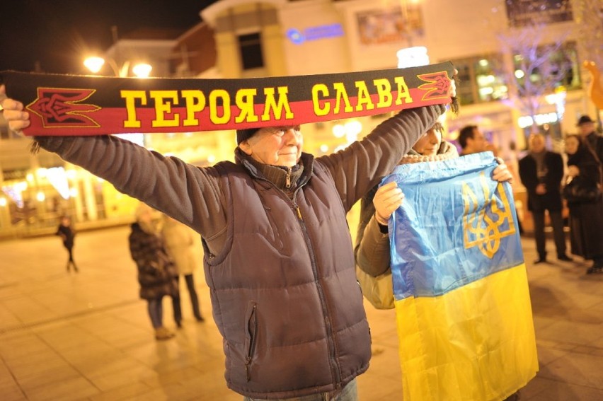 Euromajdan w Sopocie po raz drugi. Tym razem Ukraińców wspierały dziesiątki osób [ZDJĘCIA]