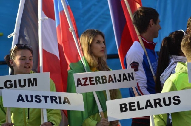 Przy trybunie głównej toru regatowego na poznańskim Jeziorze Maltańskim odbyła się w czwartek ceremonia otwarcia jubileuszowych 75. Mistrzostw Europy w wioślarstwie.

CZYTAJ WIĘCEJ: Mistrzostwa Europy w wioślarstwie na Malcie rozpoczęte. Zobaczcie zdjęcia!