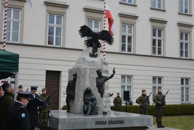 W Radomiu odbyły się uroczystości powołania Armii Krajowej, w 81. rocznicę odbył się apel przed pomnikiem w ulicy Niedziałkowskiego.