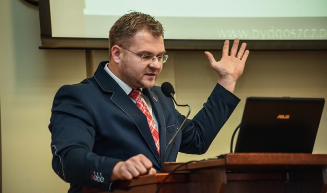 Rafał Piasecki najpierw zrezygnował z członkostwa w PiS, a potem złożył mandat radnego.