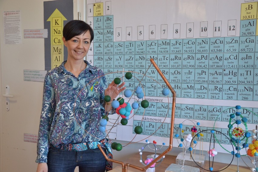 Anna Baranowska uczy chemii i biologii w Szkole Podstawowej...