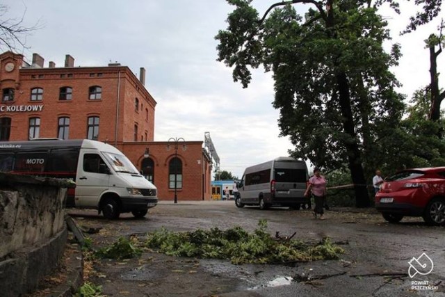 Pszczyna: mieszkańcy bez prądu, wody i gazu. Skutki burzy doskwierają mieszkańcom