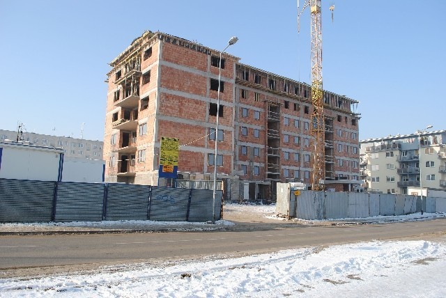 Blok przy ul. Sucharskiego jest w trakcie budowy