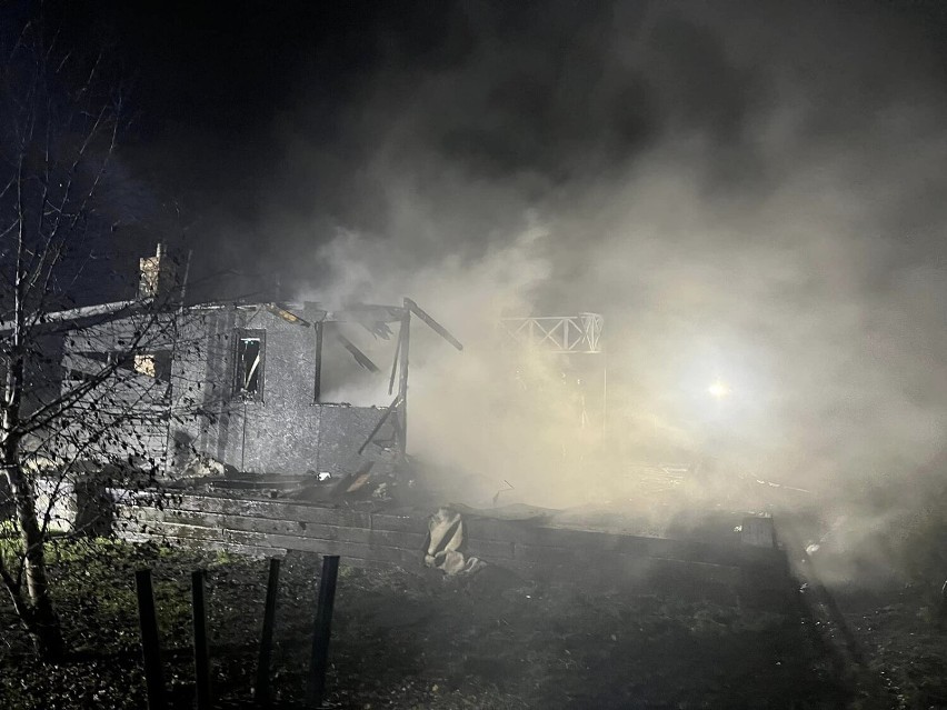 Strażacy z Kwidzyna i Sadlinek gasili pożar drewnianego...