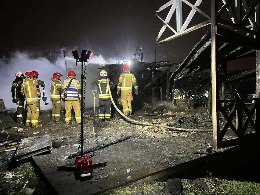 Strażacy z Kwidzyna i Sadlinek gasili pożar drewnianego...