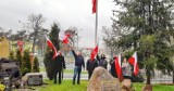 Członkowie Chodzieskiego Stowarzyszenia Patriotycznego uczcili Dzień Flagi w Zakątku Katyńskim