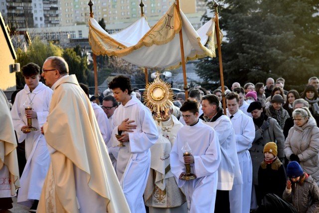 Msza święta z procesją rezurekcyjną w Parafii św. Józefa Oblubieńca Najświętszej Maryi Panny w Radomiu