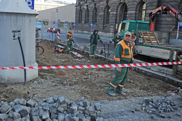 Skwer na Al. Marcinkowskiego już powstaje