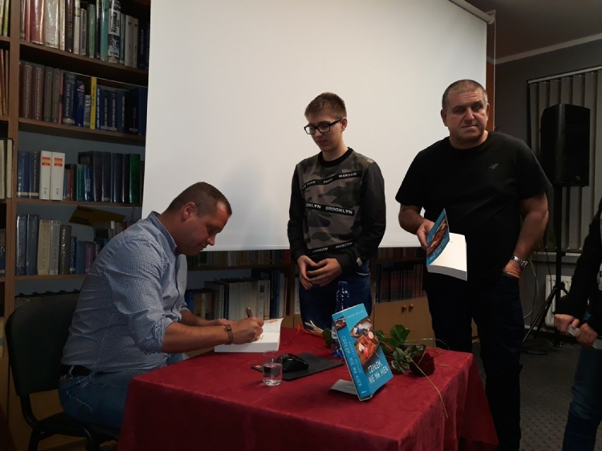 W Grodziskiej Bibliotece Publicznej odbyło się spotkanie z Andrzejem Mellerem [FOTO]