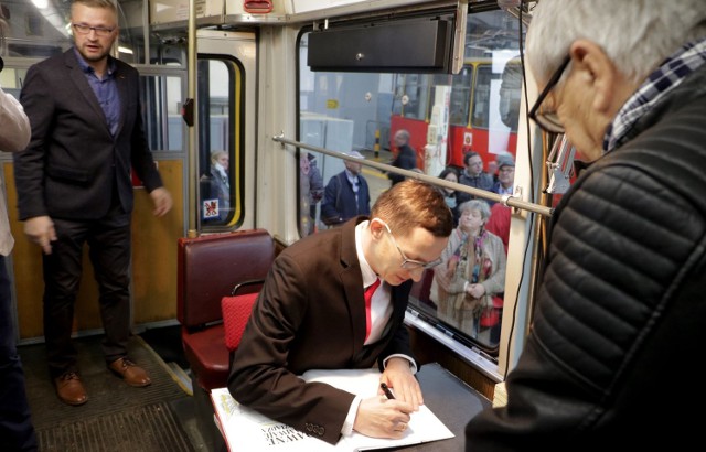 Promocja książki Dawida Schoenwalda "Dawne tramwaje Grudziądza" w zajezdni tramwajowej Miejskiego Zakładu Komunikacji w Grudziądzu