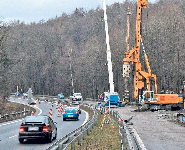 Drogowcy muszą zabezpieczyć skarpy przy "wiślance"