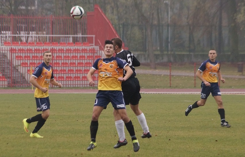 Piłkarskie derby. Cuiavia Inowrocław - Piast Złotniki Kujawskie [zdjęcia]