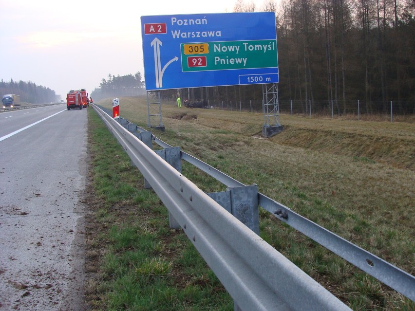 Dachował na A2 [FOTO]