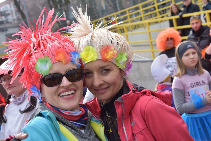 Dzień Kobiet w Rajtuzach w Rybniku! 200 pań biega i świetnie się bawi na stadionie