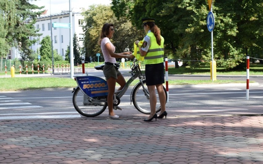 Kamizelki dla rowerzystów od strażników miejskich. Będziecie widoczni i bezpieczni [foto] 