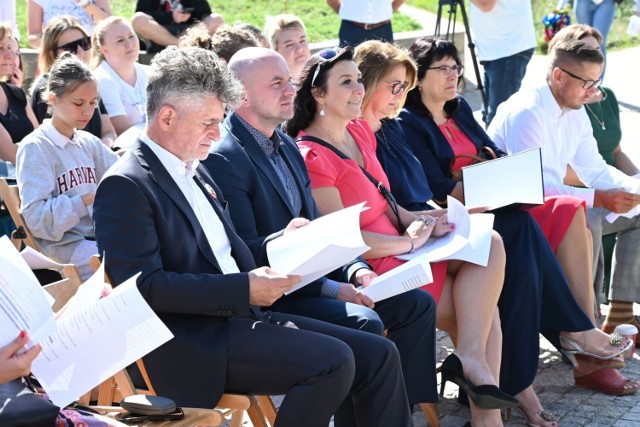 Na Placu Artystów aktorzy, władze regionu i parlamentarzyści czytali "Ballady i romanse" Adama Mickiewicza.