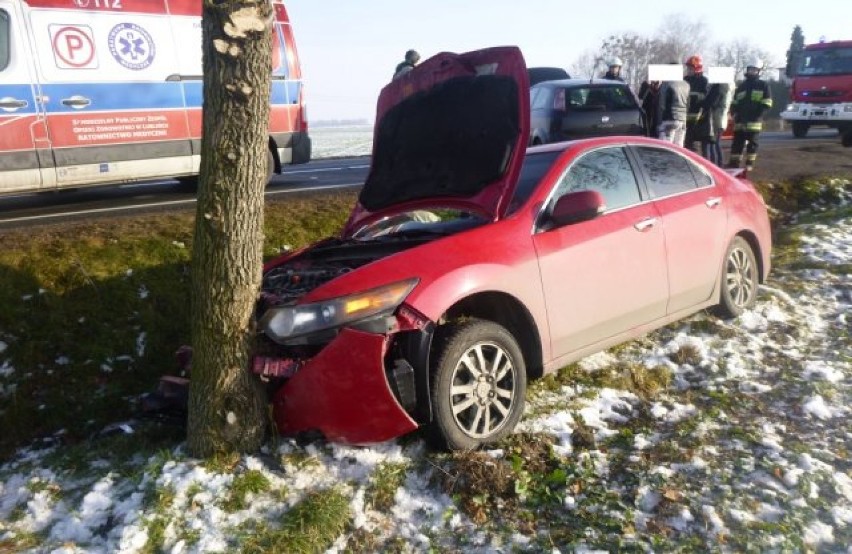 Groźne zdarzenia drogowe w Pawonkowie i Koszęcinie. W skutek wypadku na drodze krajowej nr 46 jedna osoba trafiła do szpitala ZDJĘCIA