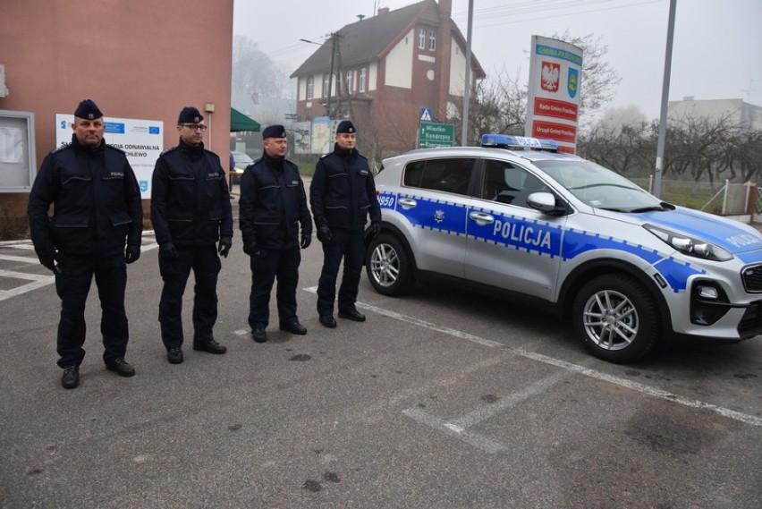 Policjanci z Przechlewa dostali nowy samochód (zdjęcia)