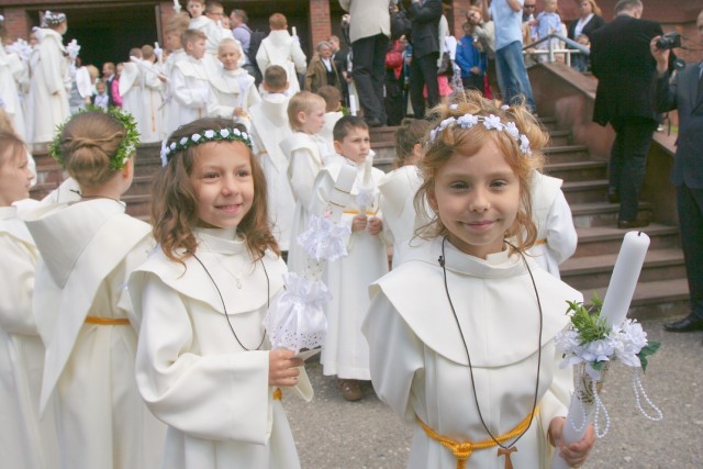 Uroczystość pierwszej komunii w parafii Niepokalanego Serca NMP w Zabrzu