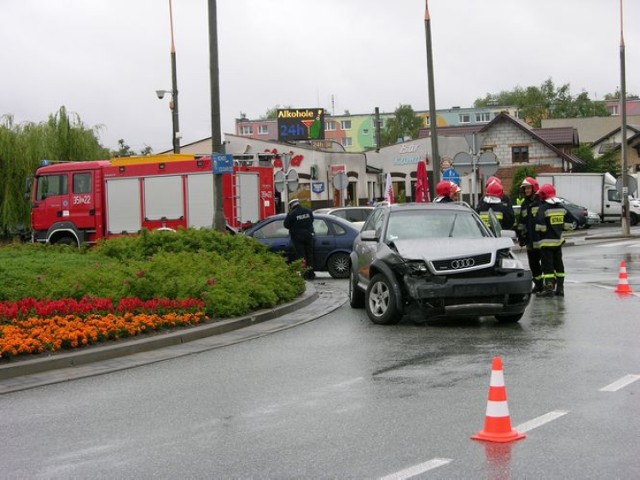 W sobotę, 12 lipca, około godz. 12 miał miejsce wypadek w Skierniewicach na Rondzie Solidarności. Cztery osoby zostały odwiezione do szpitala.