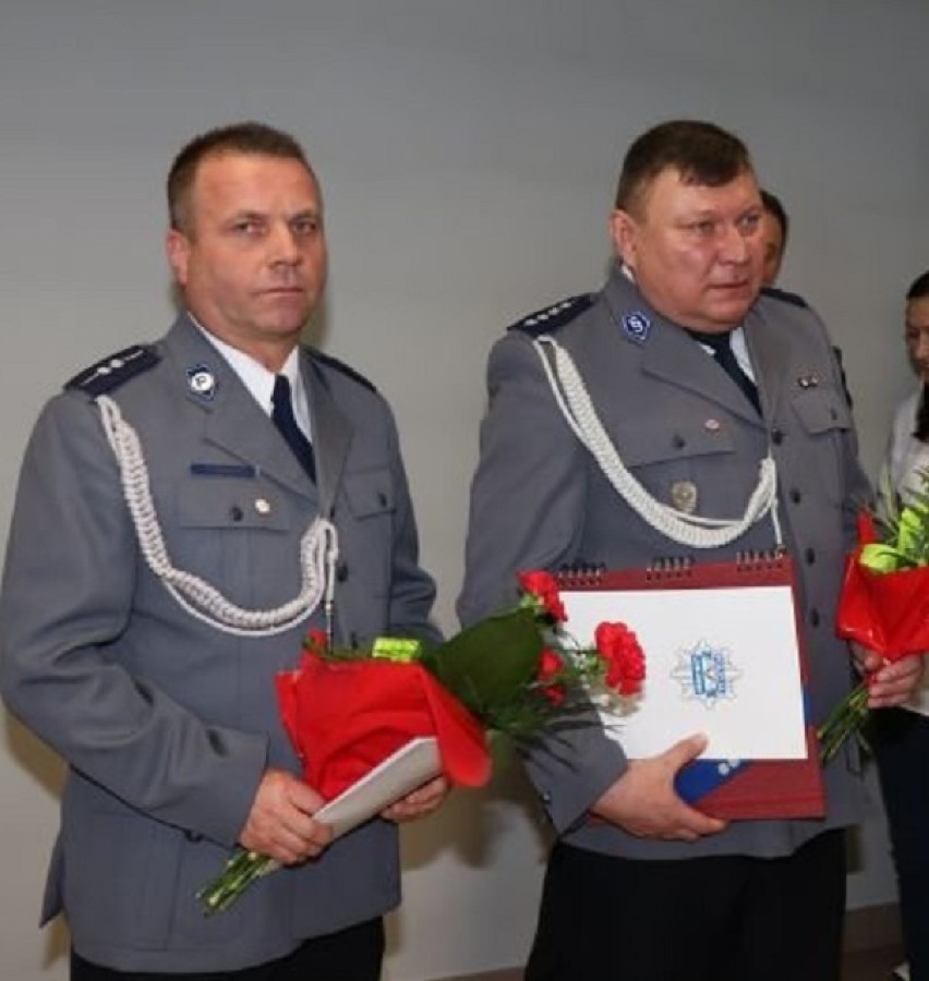 Wieloletni funkcjonariusze Komendy Powiatowej Policji w Lublińcu przeszli na emeryturę. W piątek odbyło się uroczyste pożegnanie ZDJĘCIA