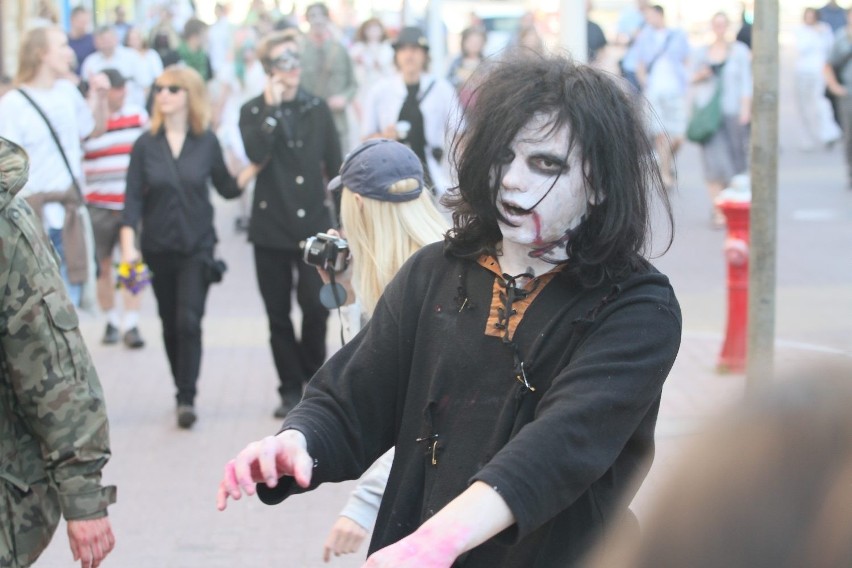 Ulicą Piotrkowską przeszła parada zombie