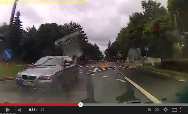 Katowice: Filmik ze zdarzenia drogowego na Koszutce hitem sieci [WIDEO] [AKTUALIZACJA]
