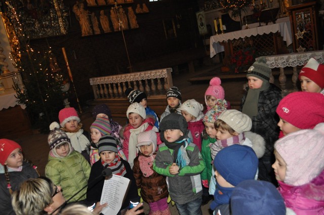 Koncert kolęd z okazji Dnia Babci i Dziadka w kościele św. Trójcy w Koszęcinie