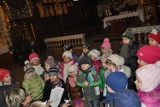 Dzieci z Przedszkola &quot;U Cioci Marioli&quot; w Koszęcinie śpiewały kolędy dz okazji Dnia Babi i Dziadka
