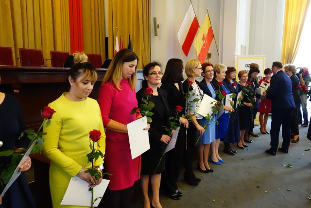 Najlepsi nauczyciele i dyrektorzy z Łodzi zostali nagrodzeni przez Prezydent Hannę Zdanowską i wiceprezydenta Tomasza Trelę / 13.10.2016