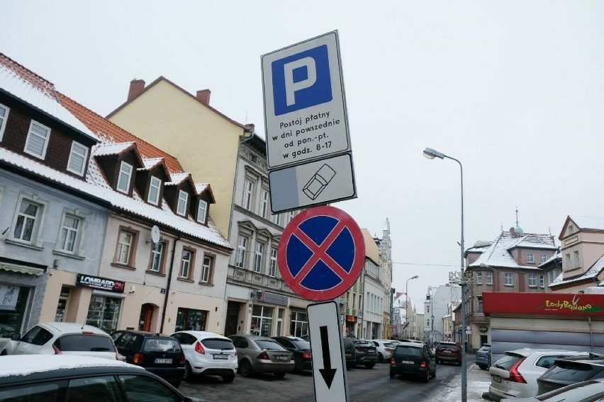 W strefach płatnego parkowania w Żarach można już płacić...