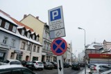Płatne parkowanie w Żarach. Można już płacić kartą, a nie tylko gotówką. Kierowcy od dawna na to czekali