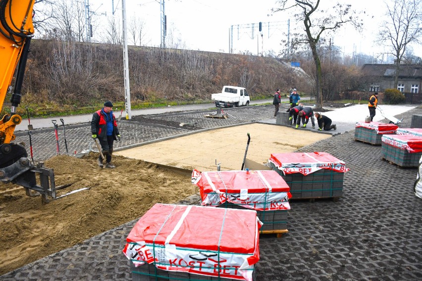 Budują parking obok wiaduktu przy Wojska Polskiego w...