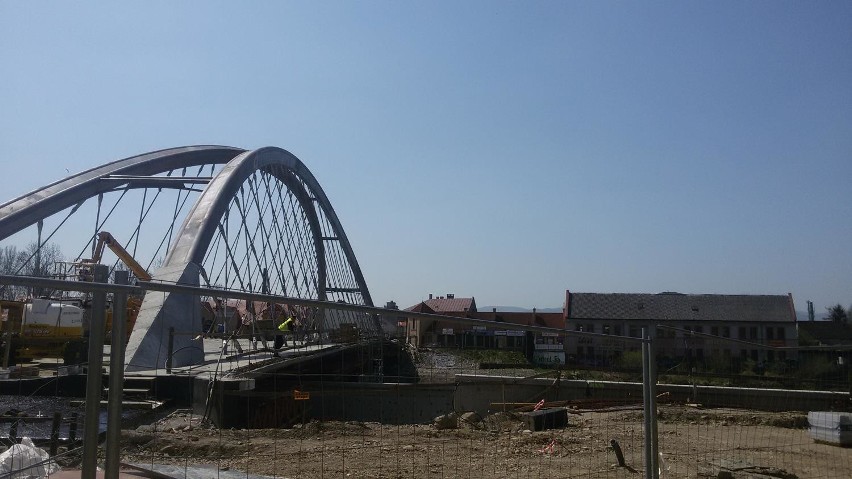 Budowa mostu w Żywcu. Podwykonawca schodzi z placu budowy [KAMERKA]